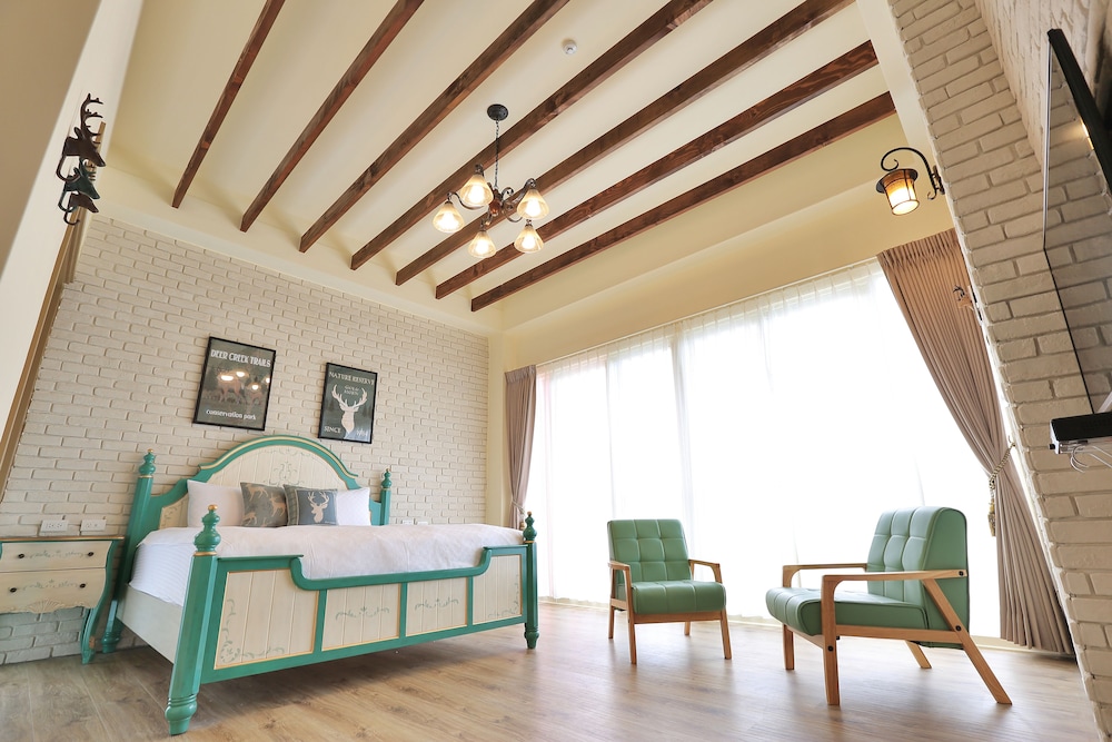 Deluxe Double Room, 1 Queen Bed, Non Smoking (102) - Photo 3