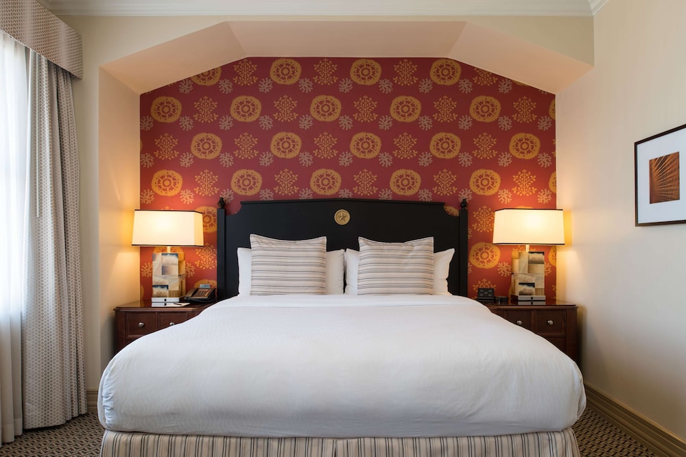 Executive Suite, 1 Queen Bed (Club)