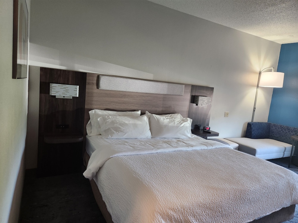 Standard Room, 1 King Bed - Photo 3