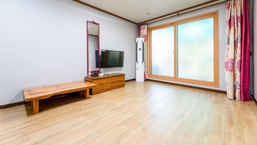 Basic Room, 1 Bedroom (Namsaek) - Photo 10