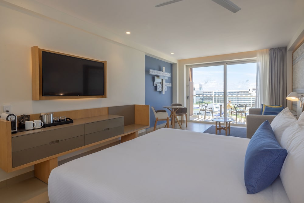 Two Bedroom Luxury Junior Suite Ocean View Diamond Club - Photo 8