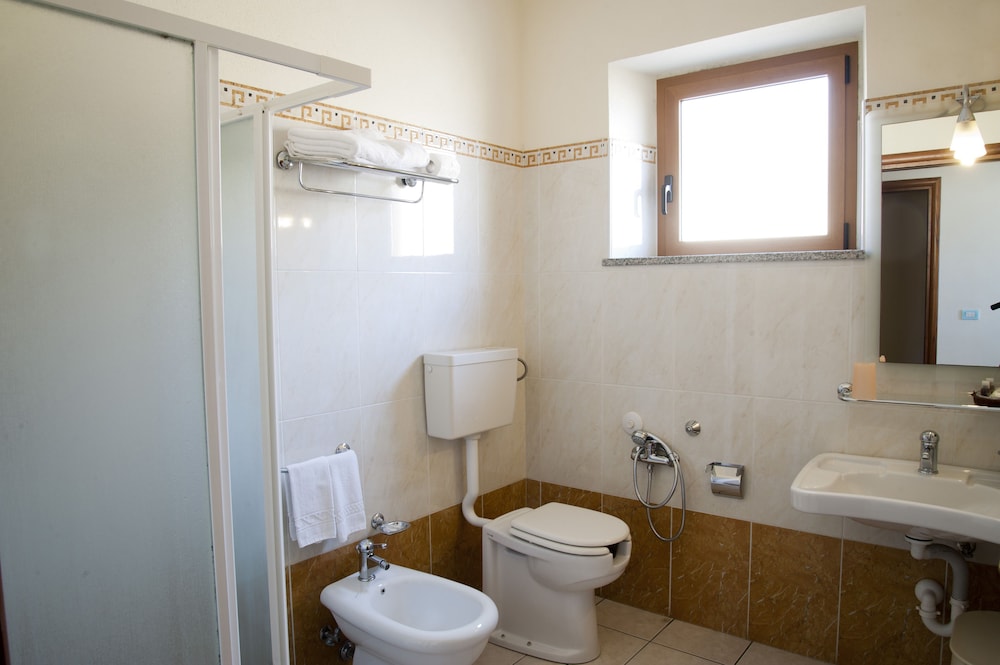 Standard Triple Room, 1 Bedroom - Photo 3