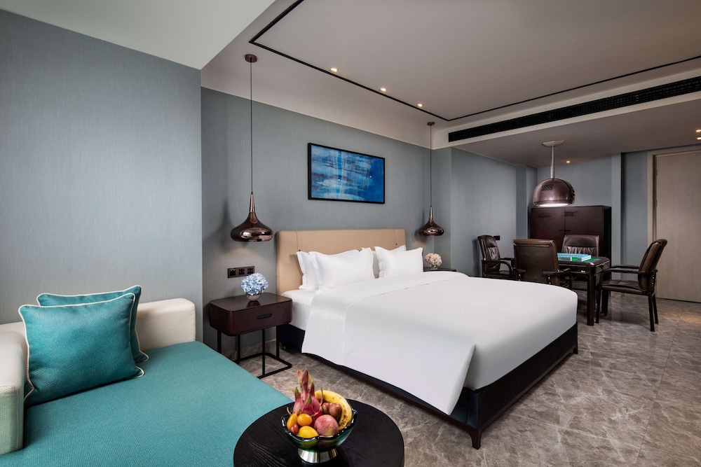 Suite, 1 King Bed, Non Smoking photo 1