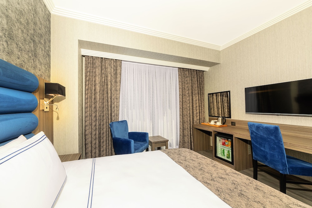 Panoramic Room