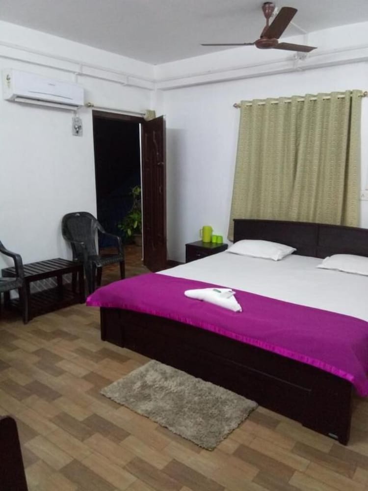 Family Room, 1 King Bed, Non Smoking photo 3