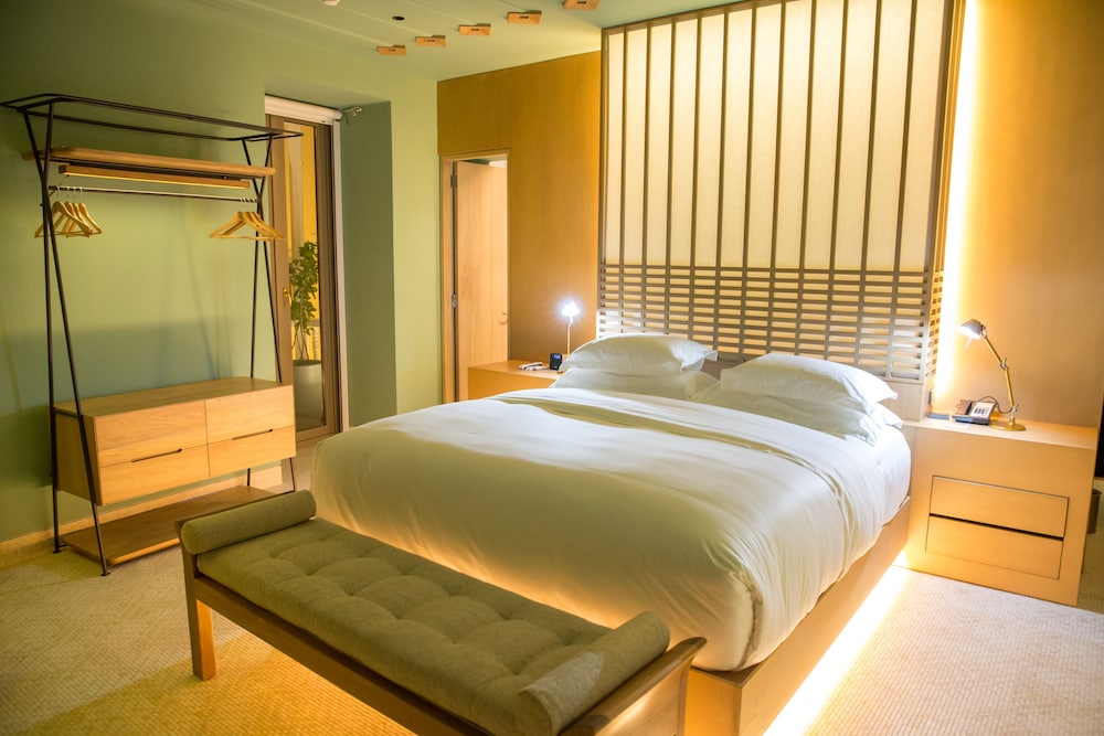 Junior Suite, 1 King Bed, Non Smoking photo 3