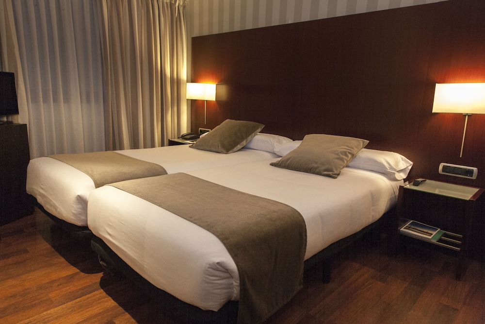 Double Room (With An Extra Bed) photo 3