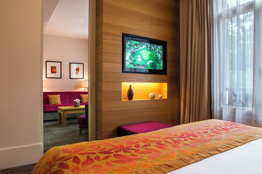 Junior Suite (South-facing) - Photo 2