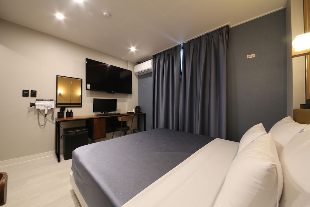 Deluxe Room - Photo 4