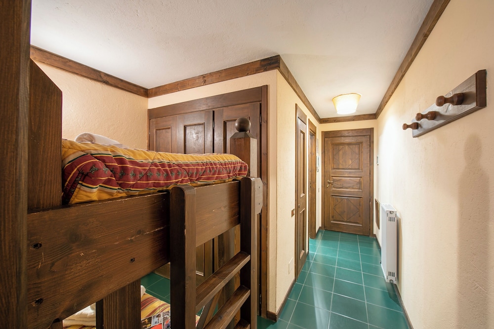 Family Studio, Mountainside (Grange Hike & Ski - 23C Sestriere)