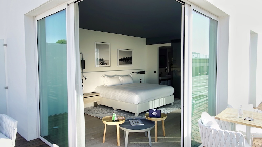 Suite, 1 King Bed - Photo 19