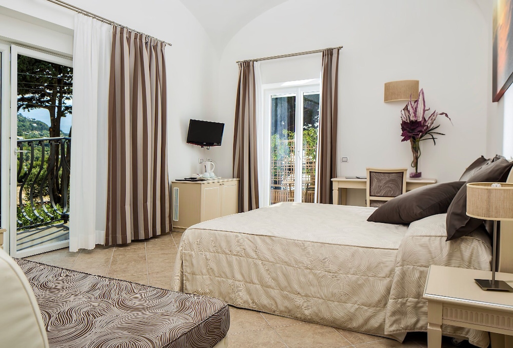 Superior Double Room, Balcony, Sea View - Photo 1