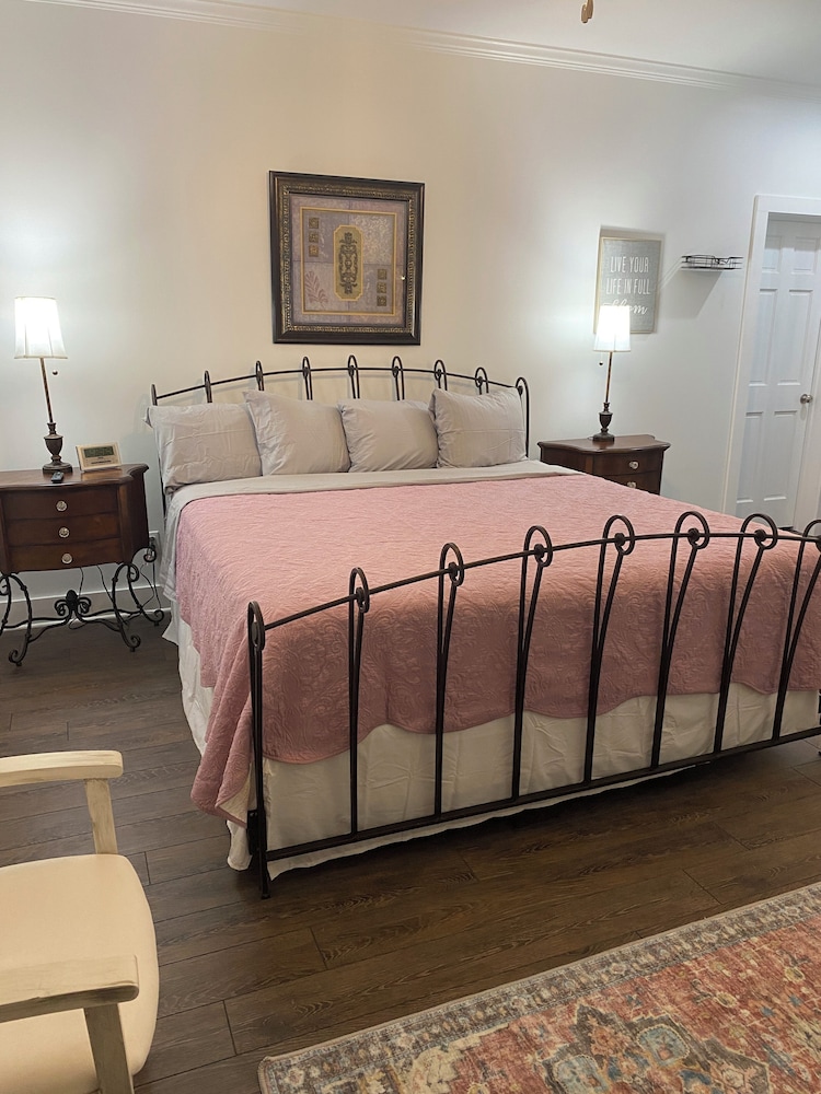 203 Jacks Creek Room photo 1