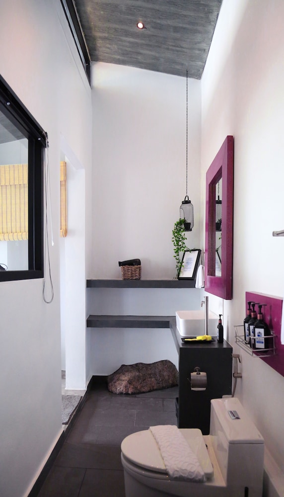 Villa Crazy Purple (1-Bedroom Pool Villa) photo 2