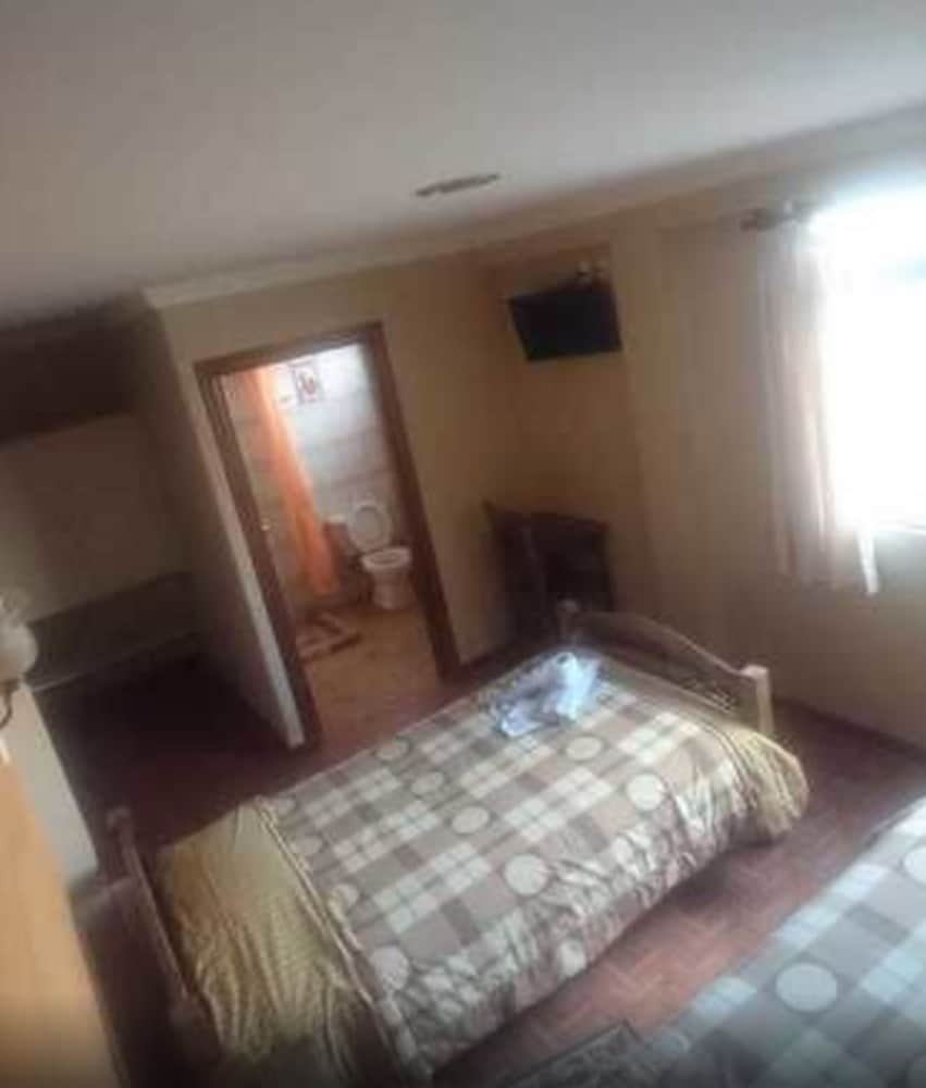 Twin Room, Shared Bathroom photo 2