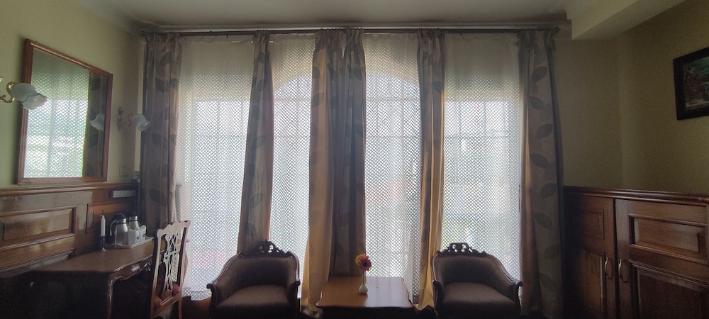 Superior Double Room, 1 King Bed, Smoking, Valley View photo 2