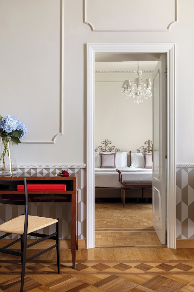 Signature Suite (Marconi)
