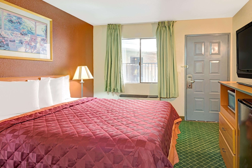 Room, 1 Queen Bed, Accessible, Non Smoking - Photo 1