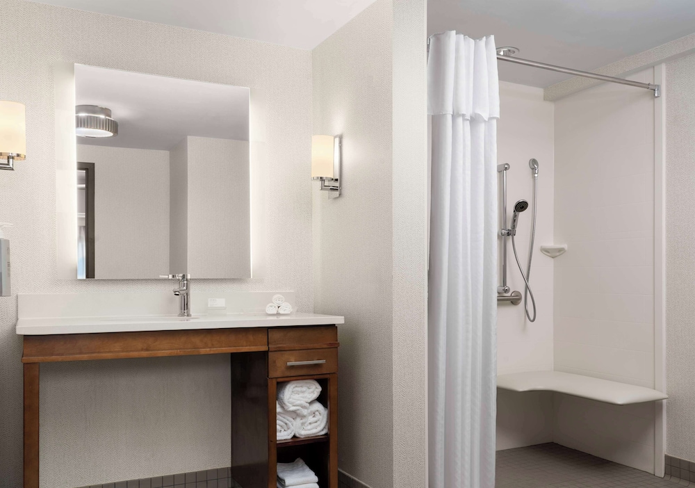 Suite, 2 Queen Beds, Accessible
