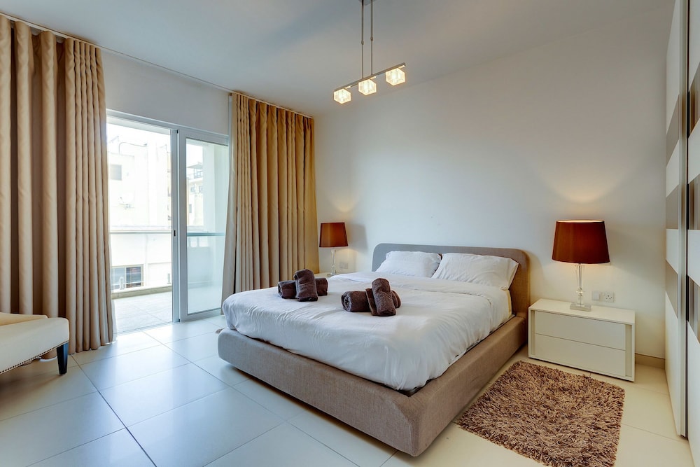 Apartment (3 Bedrooms)