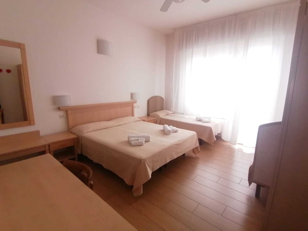 Basic Triple Room photo 1