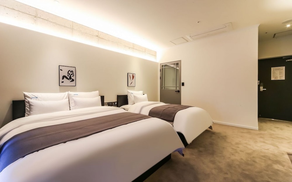 Twin Room - Photo 2
