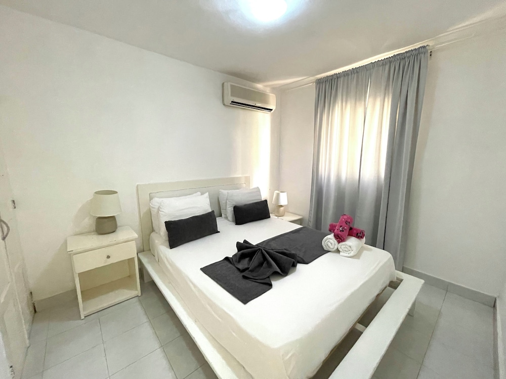 Room, 1 King Bed - Photo 4