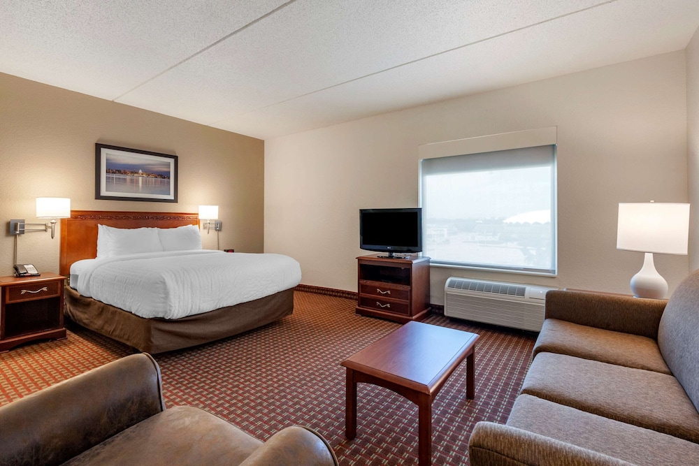 Business Suite, 1 Queen Bed With Sofa Bed, Accessible, Non Smoking photo 3