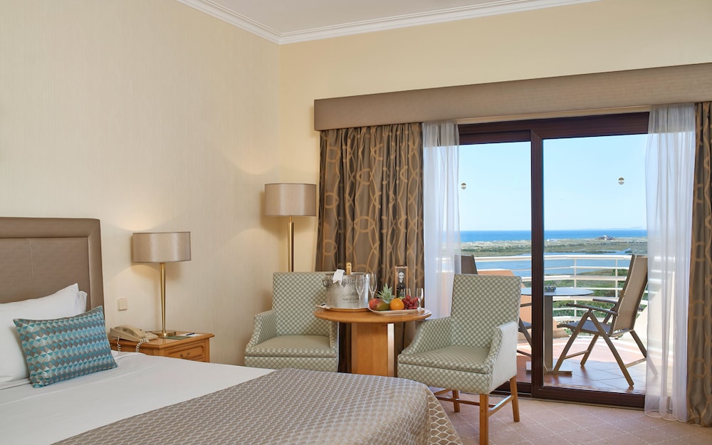 Double or Twin Room, Sea View (Lagoon Side) photo 2