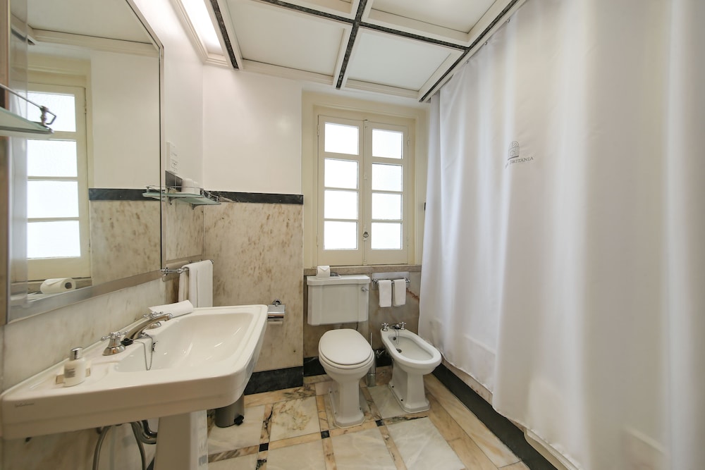 Classic Double or Twin Room - Photo 8
