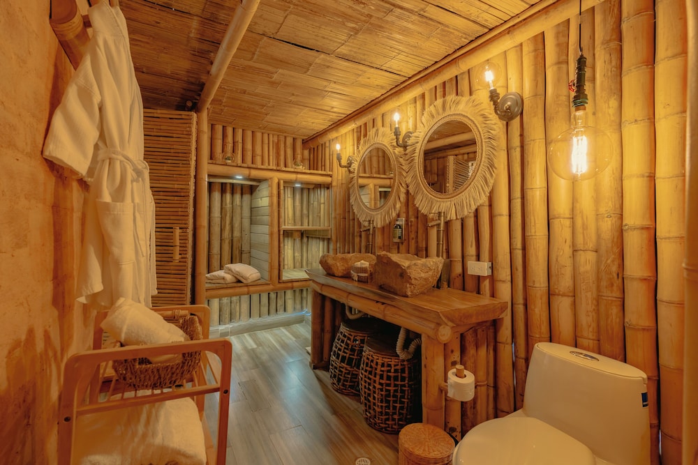 Bamboo Palace Romance - Photo 16
