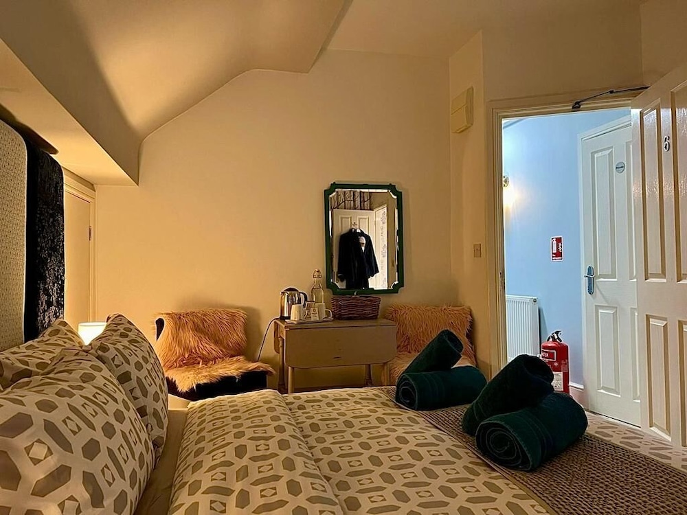 Standard Double Room, 1 King Bed, Hill View photo 2