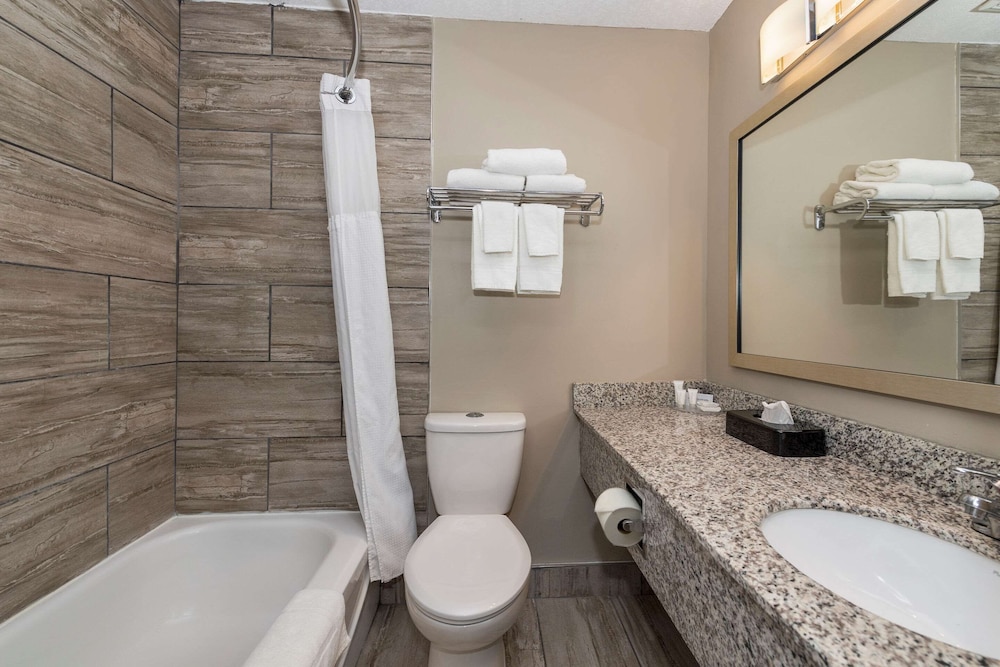 Suite, Multiple Beds, Non Smoking - Photo 3