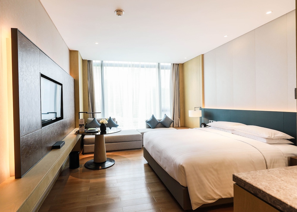 Room, 1 King Bed, City View (Executive) - Photo 2