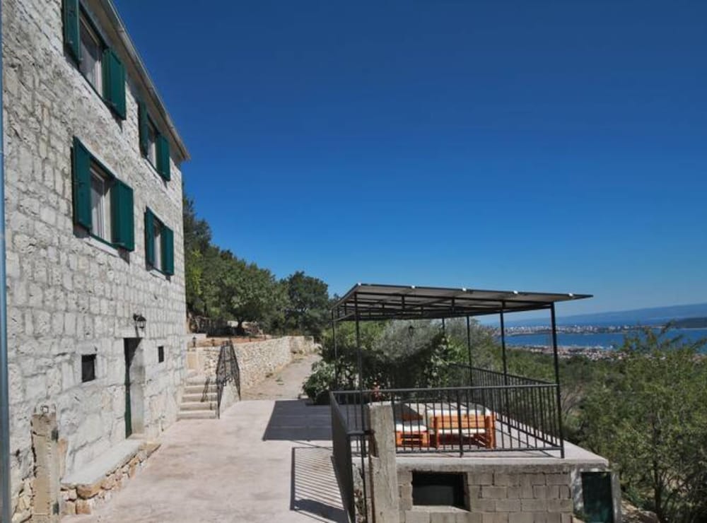 House (Two Bedroom House with Pool)