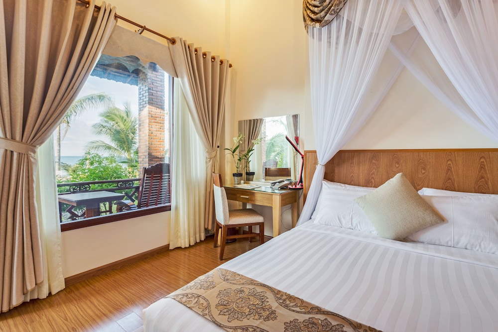 Family Double or Twin Room, Beachfront photo 2