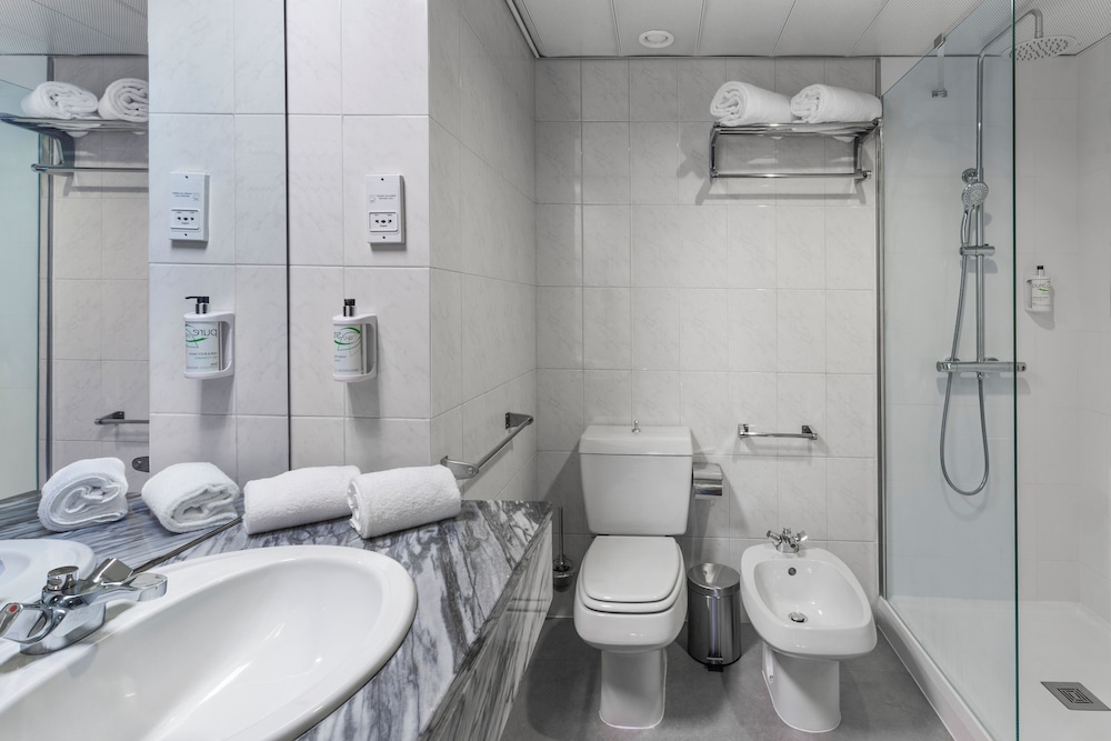 Standard Twin Room - Photo 4