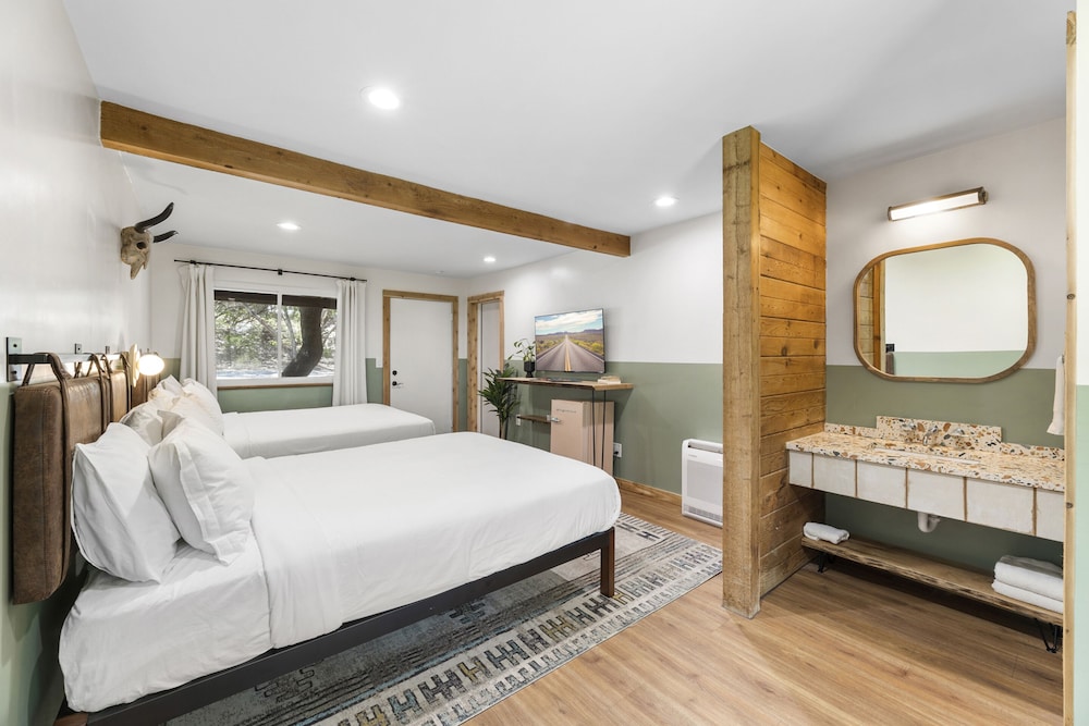 Premium Room, 2 Queen Beds, Valley View photo 2