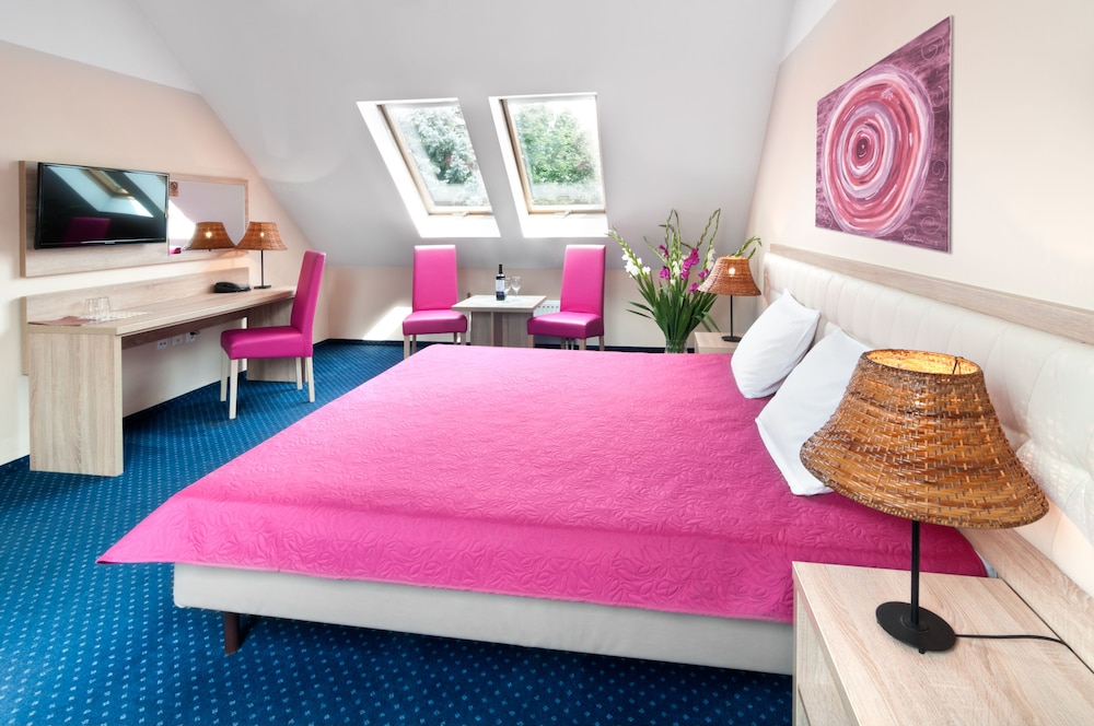 Standard Double or Twin Room - Photo 13