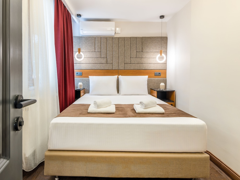 Luxury Apartment, 1 Bedroom, Pool Access photo 3