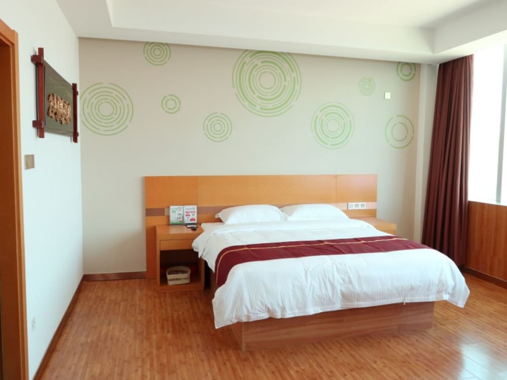 Room, 1 King Bed photo 3