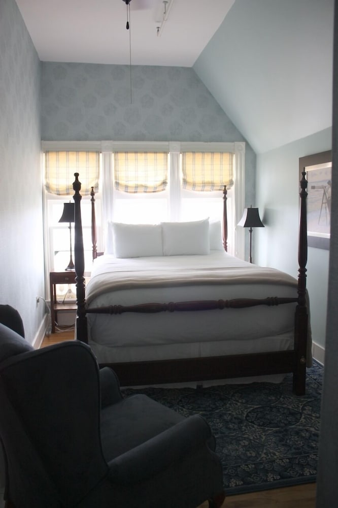 Cozy Queen Room photo 2