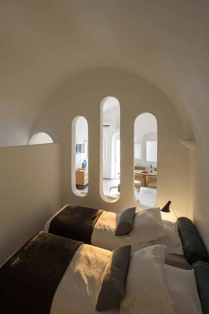 Villa (Caldera View outdoor Jetted tub) - Photo 33