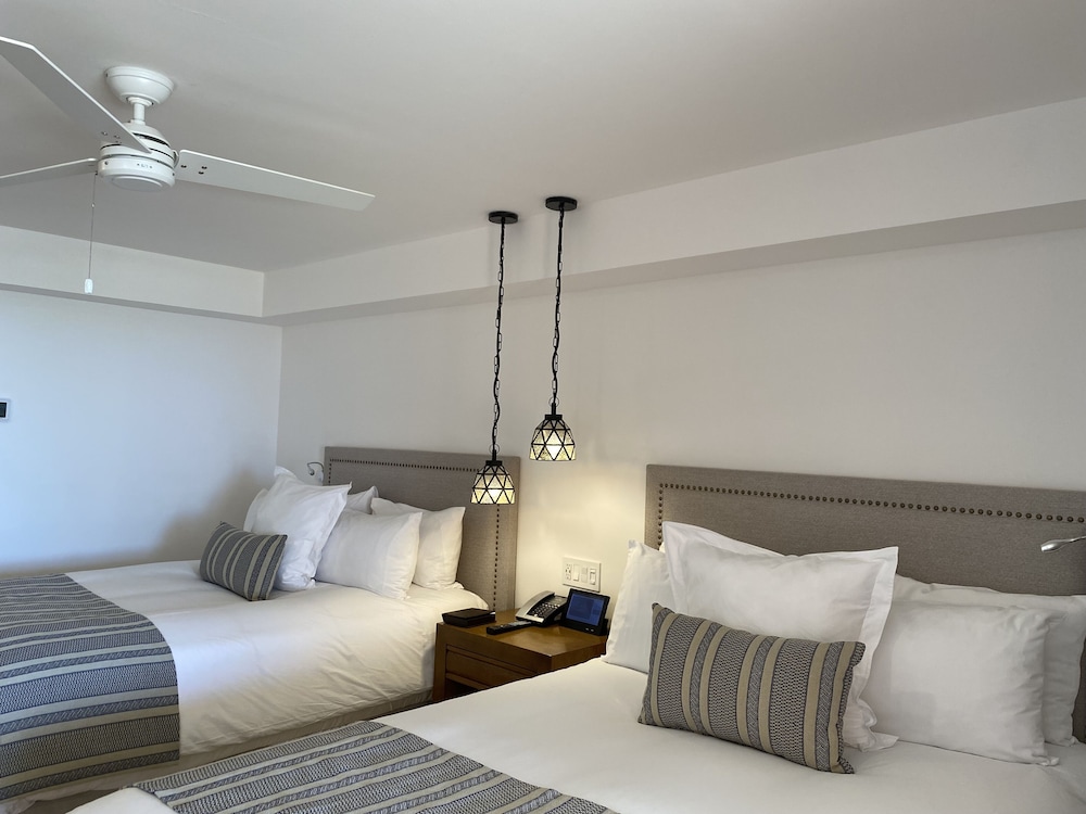 Deluxe Room, 2 Double Beds, Partial Ocean View photo 3
