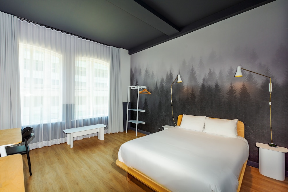 Room, 1 Queen Bed photo 2