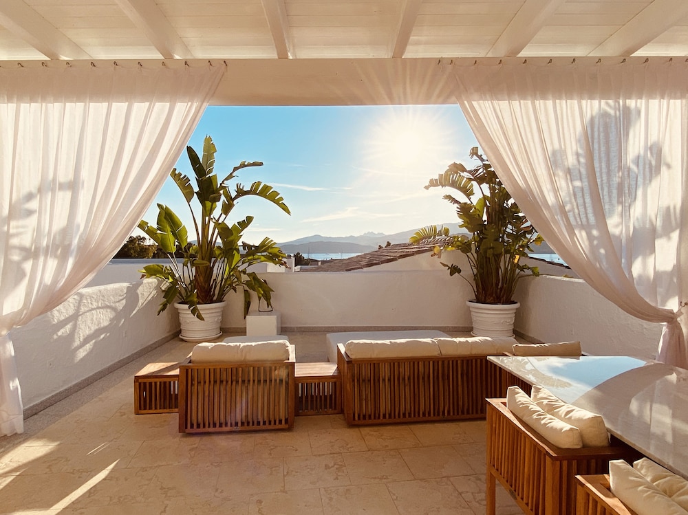 Panoramic Suite, Hot Tub, Sea View - Photo 13