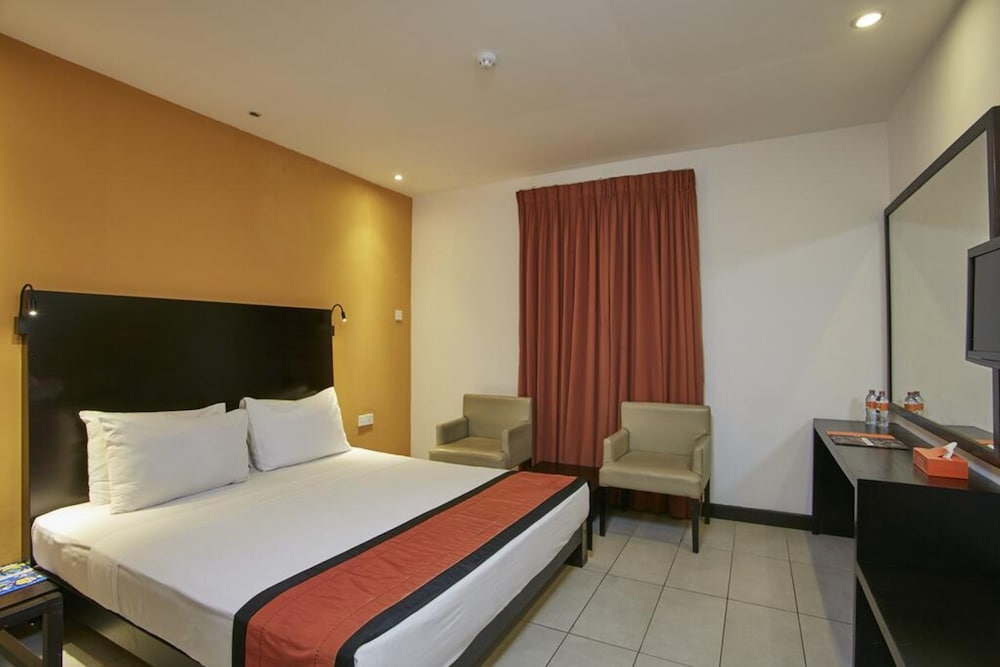 Standard Double Room, City View - Photo 3