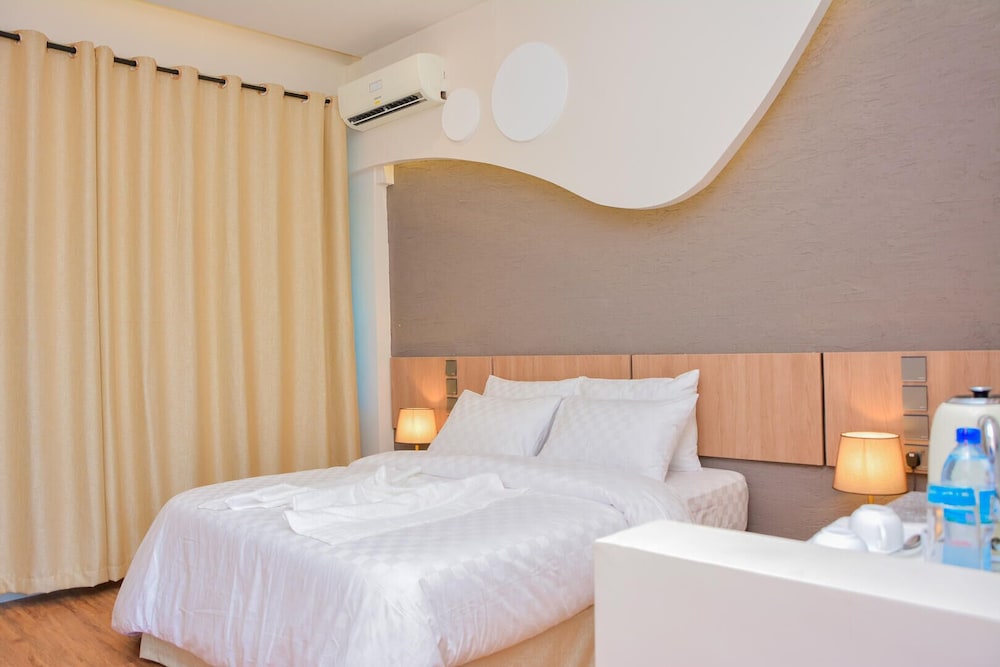 Deluxe Double Room, 1 Queen Bed, Balcony, Mountain View