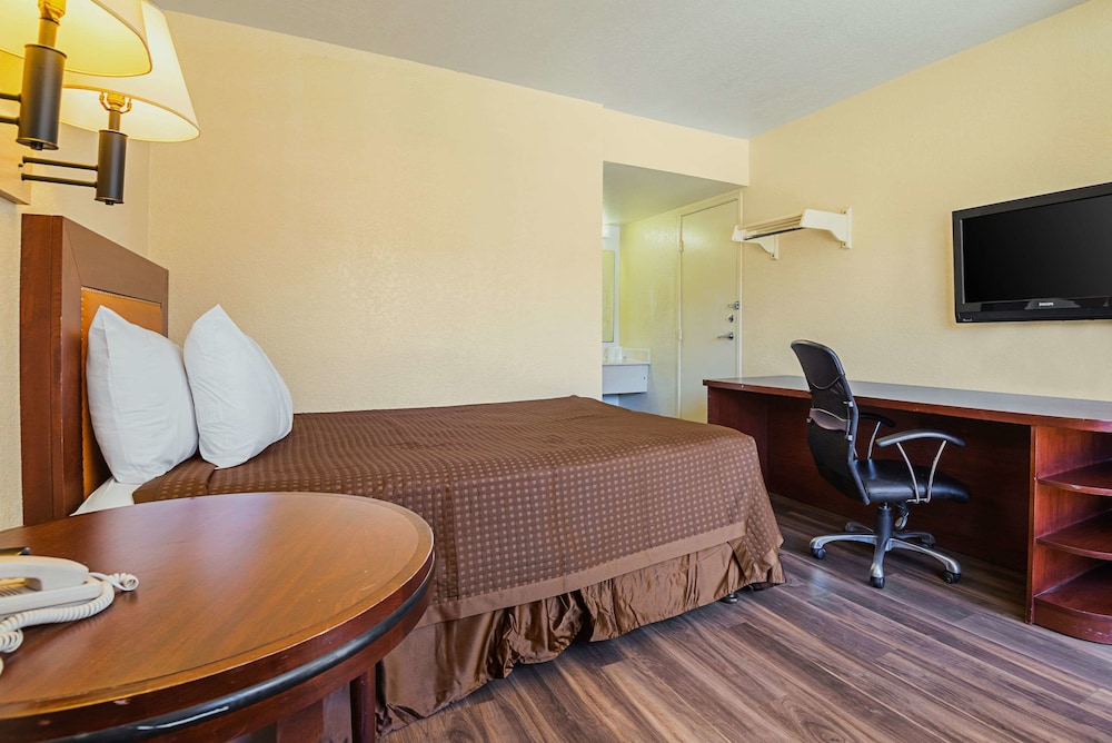 Standard Room, 1 Double Bed, Non Smoking photo 2