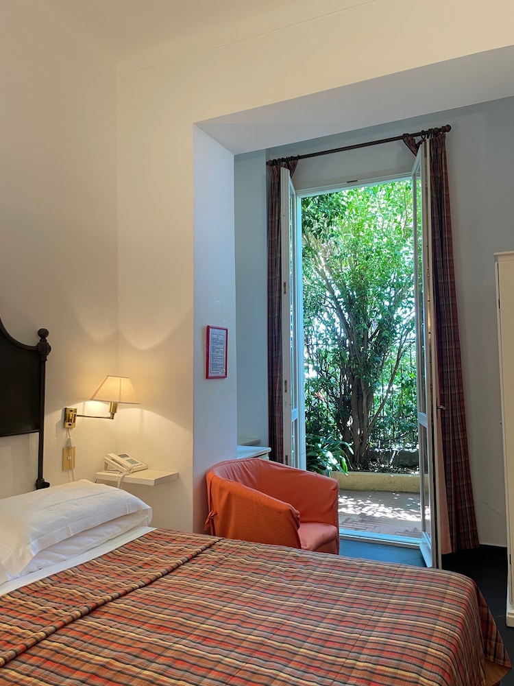 Classic Double or Twin Room, Non Smoking, Patio photo 1